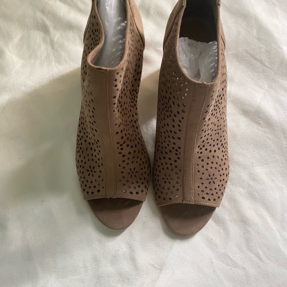 NWT Dressbarn kat cutout wedges pump (8) - Picture 12 of 13